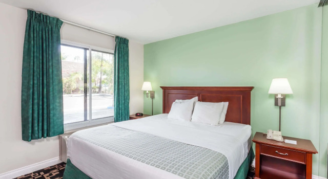 Люкс Ramada by Wyndham Oceanside