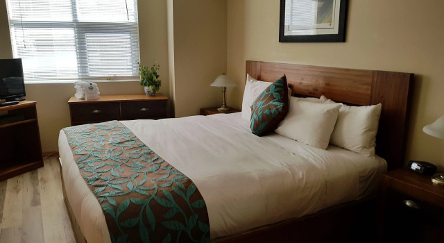 Camera Luxury 3 camere con vista sulle montagne Sunset Resorts Canmore and Spa