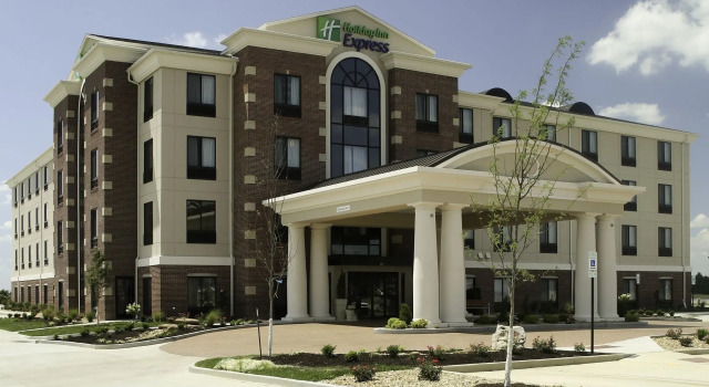 Holiday Inn Express Hotel & Suites Marion Northeast by IHG