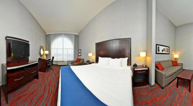 Двухместный люкс Holiday Inn Express & Suites Utica by IHG