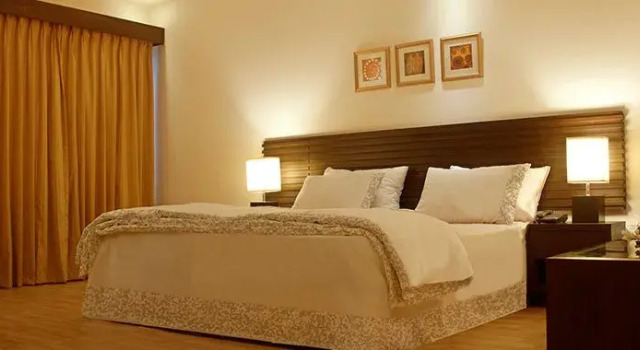 Deluxe Suite Hotel One Down Town