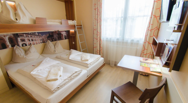 Трёхместный номер Standard JUFA Hotel Graz City