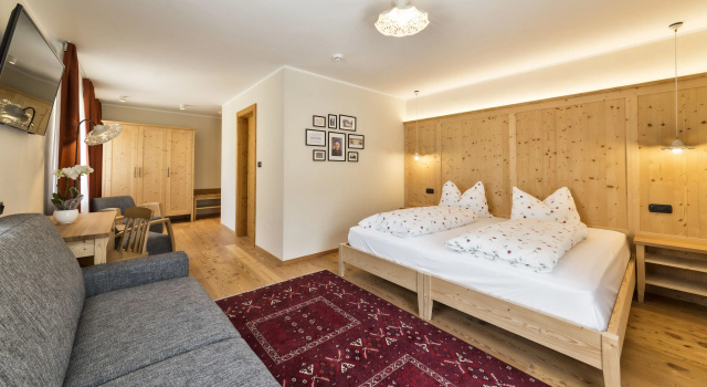 Полулюкс Emma Historic Hotel