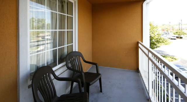 Двухместный номер Standard с балконом MainStay Suites Knoxville North I-75