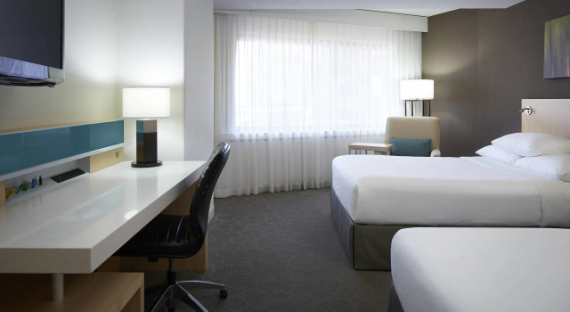 Четырёхместный номер Standard Delta Hotels by Marriott Quebec