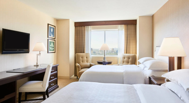 Четырёхместный номер Standard с видом на город Sheraton Phoenix Downtown