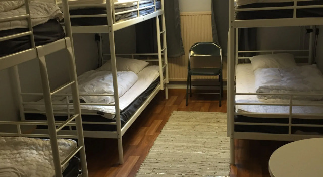 Кровать в общем номере (мужской номер) Hotell City
