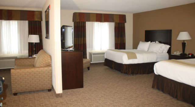 Четырёхместный люкс Holiday Inn Express & Suites Bridgeport by IHG