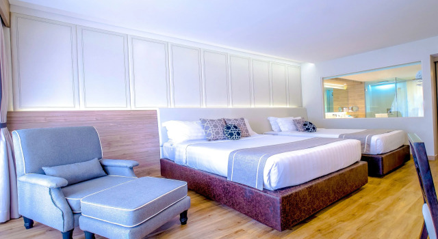 Номер Deluxe с видом на бассейн Phuket Graceland Resort and Spa