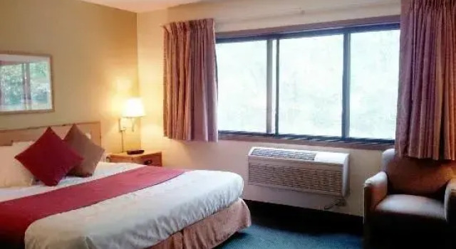 Люкс Boarders Inn & Suites by Cobblestone Hotels - Wautoma