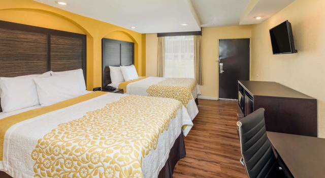 Standard Vierer Zimmer Days Inn by Wyndham Madison