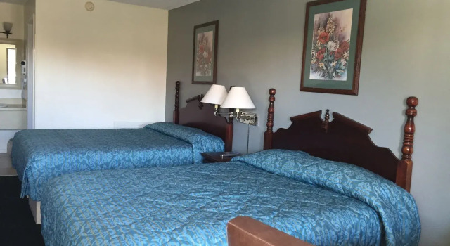 Четырёхместный номер Standard Riviera Motel