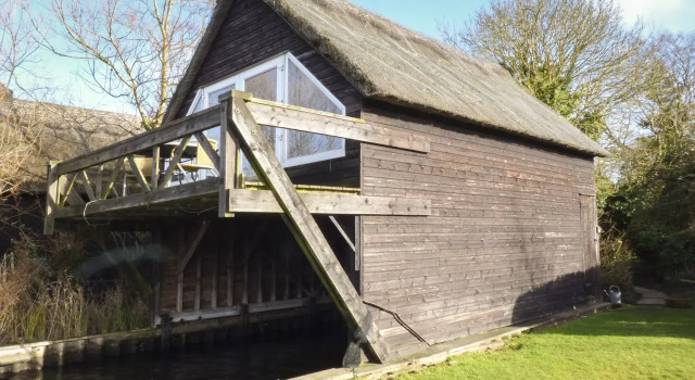 Коттедж Cygnus Boathouse
