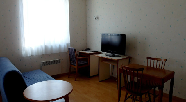 Трёхместный номер Standard с видом на внутренний двор Logis Hôtel du Cygne