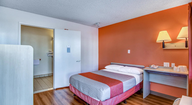 Двухместный номер Standard Motel 6-Stockton, CA - Charter Way West