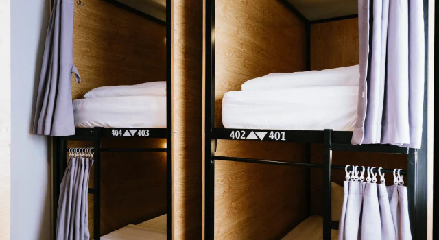 Кровать в общем номере Bedgasm Hostel