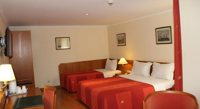Standardowy trzyosobowy pokój Hotel Carlton