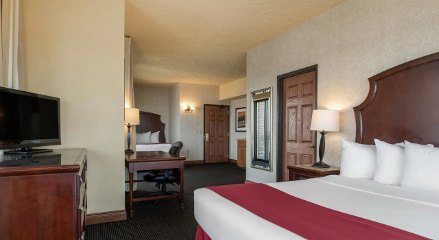 Люкс Shoreline Inn & Conference Center, an Ascend Collection Hotel