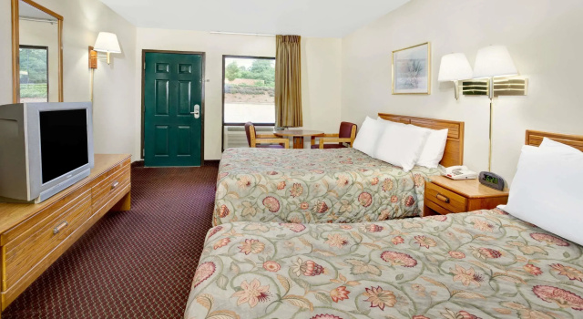 Четырёхместный номер Standard Super 8 by Wyndham Marietta/West/Atlanta Area