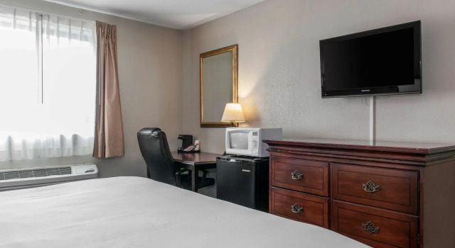 Двухместный номер Standard Days Inn and Suites by Wyndham Hammond, IN