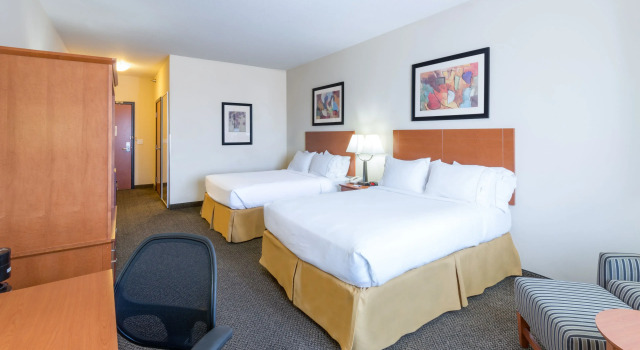Четырёхместный номер Standard Holiday Inn Express Hotel Vernal by IHG