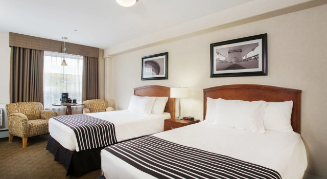 Четырёхместный номер Standard Sandman Hotel & Suites Calgary West