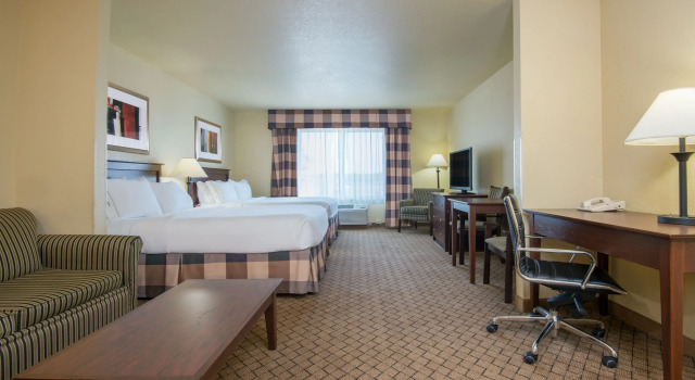 Четырёхместный люкс Holiday Inn Express Hotel & Suites El Dorado by IHG