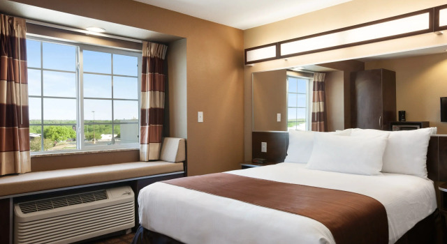 Двухместный номер Microtel Inn & Suites by Wyndham Kenedy Karnes City