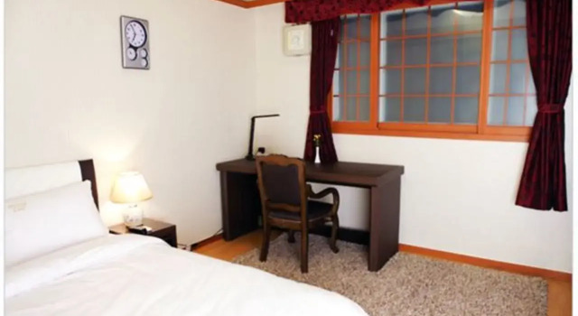 Standard cameră CnC Hotel