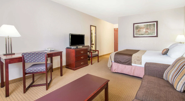Двухместный номер Standard Ramada by Wyndham Lloydminster