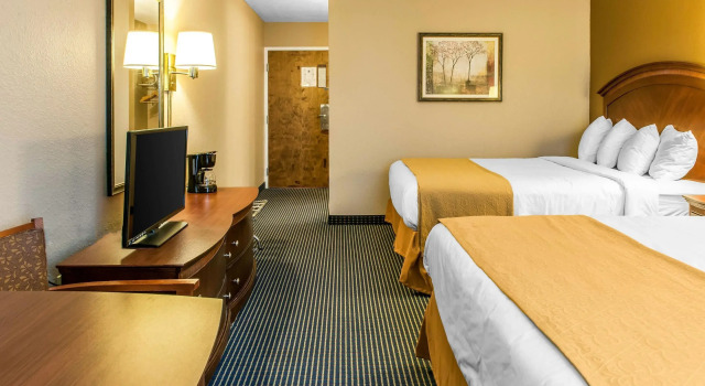 Четырёхместный номер Standard Quality Inn Scottsburg