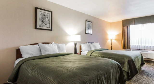 Четырёхместный номер Standard Quality Inn & Suites Stoughton - Madison South