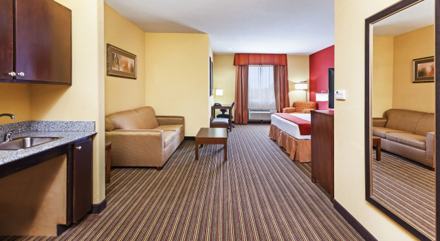 Holiday Inn Express & Suites Cleveland, an IHG Hotel, Buchen Sie Hotel Cleveland 