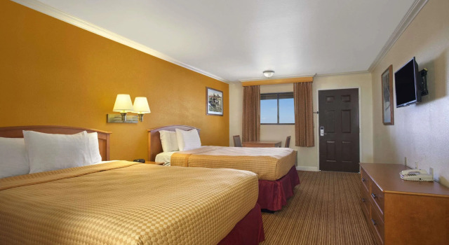 Четырёхместный номер Standard Red Lion Inn & Suites Lemoore