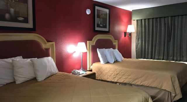 Четырёхместный номер Standard Rodeway Inn Hazlehurst