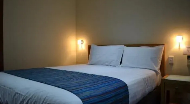 Четырёхместный номер Standard Denman Motor Inn