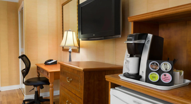 Двухместный номер Standard Days Inn by Wyndham Vancouver Downtown