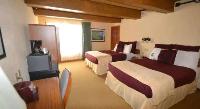 Четырёхместный номер Standard Fairway Inn & Suites