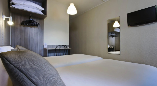 Трёхместный номер Standard Tourhotel Blois