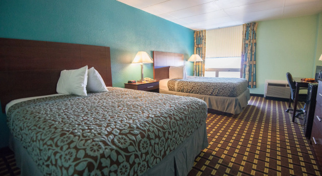 Четырёхместный номер Standard Days Inn by Wyndham Fort Wright Cincinnati Area
