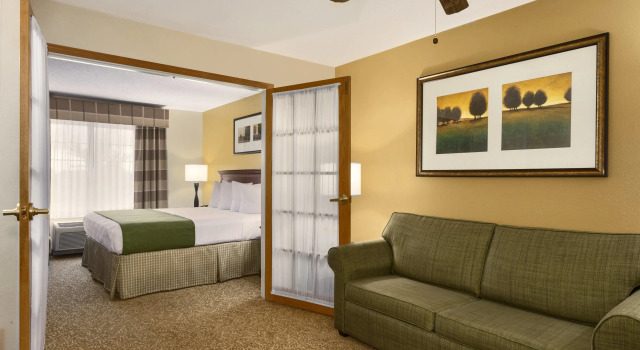Двухместный люкс c 1 комнатой Country Inn & Suites by Radisson, Marion, OH