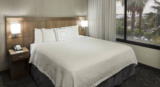 Люкс Executive c 1 комнатой Courtyard by Marriott Cypress Anaheim / Orange County