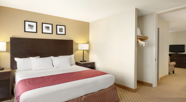 Двухместный люкс c 1 комнатой Country Inn & Suites by Radisson, Near The National Sports Center, Coon Rapids, MN