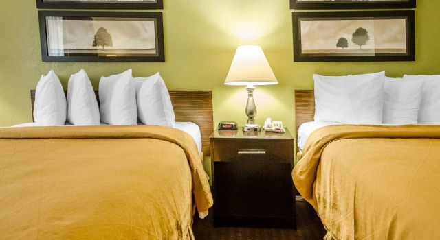 Четырёхместный номер Standard Quality Inn Carrollton