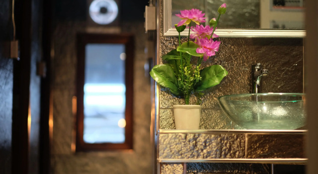 Кровать в общем номере Phobphan Hostel