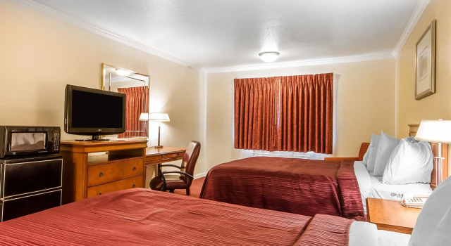 Четырёхместный номер Standard Quality Inn & Suites Gilroy
