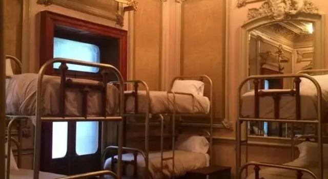 Łóżko w pokoju wieloosobowym Leonora Hostal - Hostel
