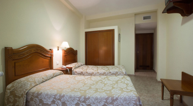 Трёхместный номер Standard Hotel Riviera