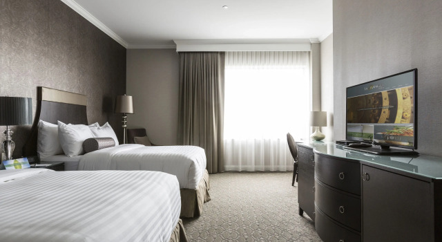 Четырёхместный номер Deluxe La Banque Hotel
