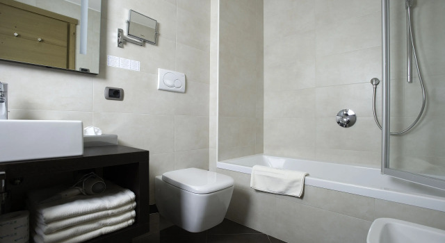 Четырёхместный номер Comfort с балконом Hotel Vedig